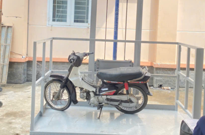Vì sao cần phải lưu ý kích thước thang nâng xe máy